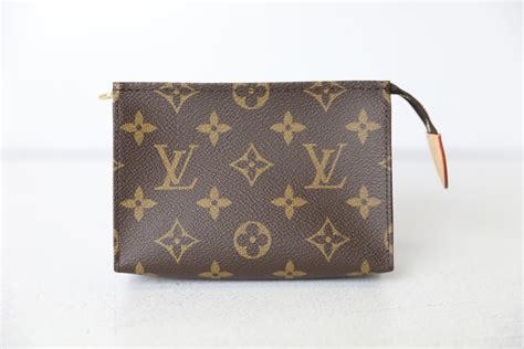 louis vuitton toiletry 15